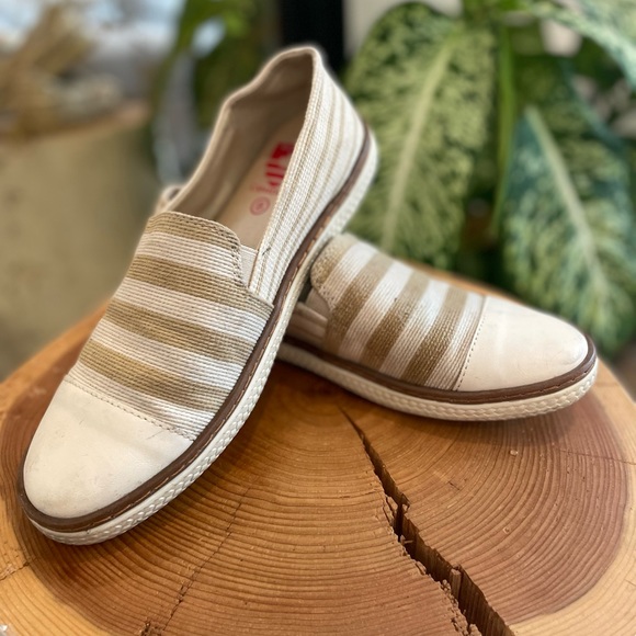 Royal Canadian Slip-ons - Picture 3 of 3